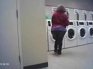 Def single macht es mir in der wäscherei