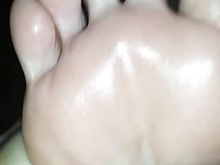 Hübsche Latina mit grossen Brüsten und füsse