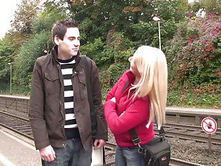 Gina zeigt beim Casting ihre fähigkeiten