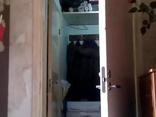 Ehefrau betrügt ihren Mann mit einem Fremden