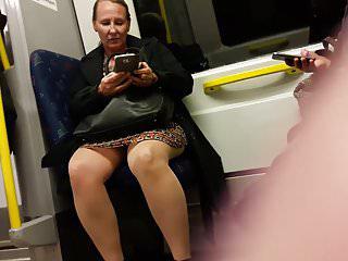 Zwei M&auml;dchen und ein langer Schwanz