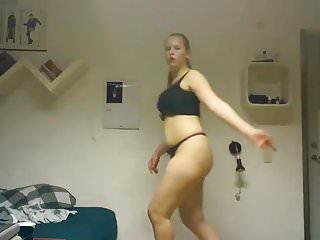 Geiler Teenager tanzt vor der Kamera