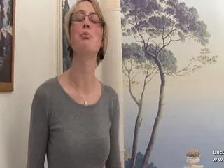 Französische Blondine mit großen Titten und großen Brüsten beim Analsex