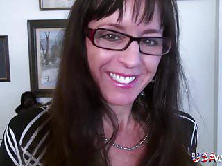 Reife Lady bläst und fickt sich selbst