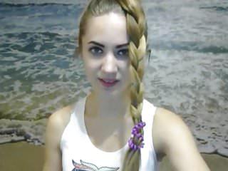 Super sexy rauchende Blondine vor der Cam