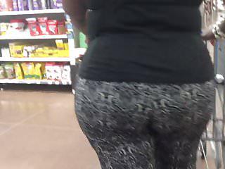 Reife schwarze mit fettem Arsch bei einem quickie