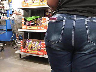 Der riesige Arsch einer reifen Frau