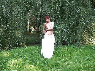 Weisses Flittchen bläst Schwanz vor der Kamera