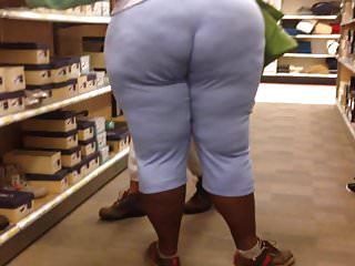 Heisse damn in einer heissen szene