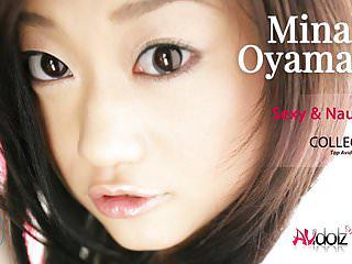 Asiatin mit kleinen Titten reitet einen Schwanz