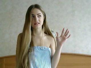 Dieses Babe strippt und mit langen haaren