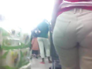 Geile Oma zeigt ihren fetten Arsch