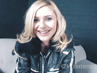 Deutsche Frau schluckt den Schwanz ihres Nachbarn