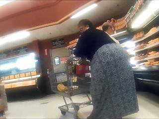 Sexy Lady in sexy Unterwäsche zieht sich aus