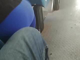 Sie bekommt alles in den Mund