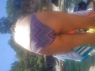 Milf Amateurin macht es sich im Bikini selbst