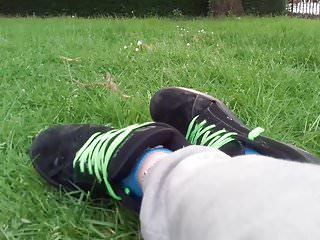 Meine high Heels in einem Park