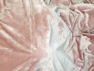 Vollbusige Frau und ihr Freund drehen ein Pornovideo