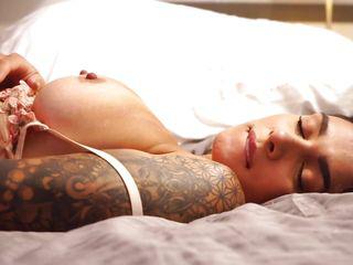 Super sexy Latina zeigt ihre perfekte seite