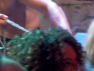 Brutaler Lesben Gangbang - Milf Gruppenfick mit drei Milfs