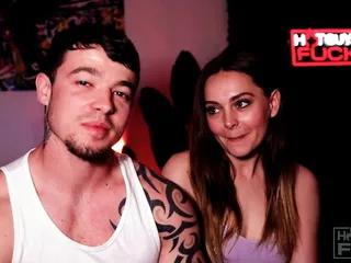 Heiße kleine Teen gibt sich ihm den Fick seines Lebens