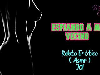 Die erotische Nachbarin wird in der Küche beobachtet