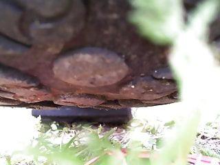 Dominante Frau wird in der Öffentlichkeit gefickt