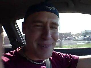 Brünette Asiatin Miami lutscht und fickt willigen Schwanz