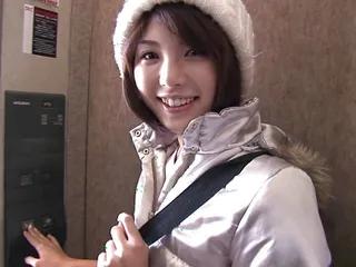 Japanische Schönheit genießt es ihre Muschi zu lecken