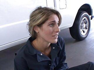 Tätowierte Lesben Kara Price und Lily Cade lecken sich