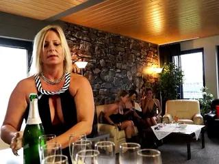 Echte deutsche Amateur Milfs bei erstem Porno