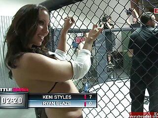 Blondine mit natürlichen Titten fickt den Gitarrenlehrer