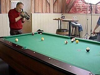 Sie fickt vor der Kamera mit ihrem Stiefvater