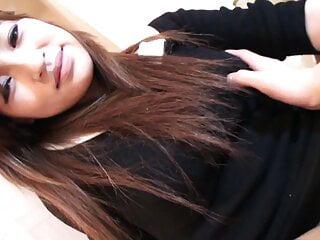 Junges japanisches Mädel mit tollen Titten wird hart gefickt