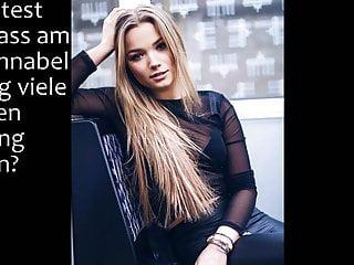 Die hübsche Herrin Julia ist bereit für den bdsm Dreier - Femdom Fetisch