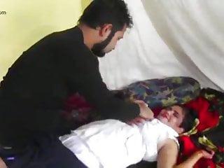 Junge Inderin wird von ihrem Freund gefickt