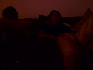 Gaby wichst sich vor den Augen seiner Freundin