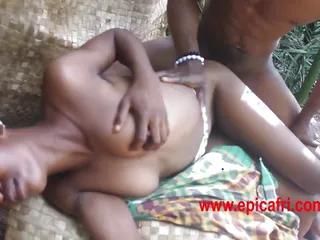 Der Jüngling - Hunter Bryce lässt sich die haarige Möse durchnehmen