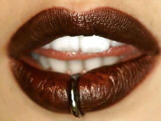 Blonde Tanya James und ihre Freundin machen miteinander herum