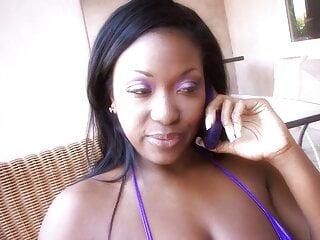 Ebony Schönheit bläst und fickt ihren weißen Freund