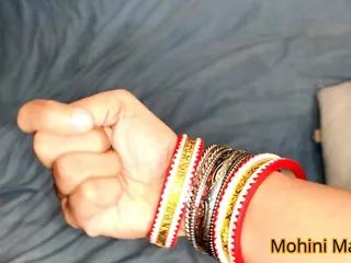 Indische Desi Bhabhi fickt in der missionarsstellung