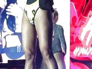 Sie ist eine dicke Spermaladung für sie