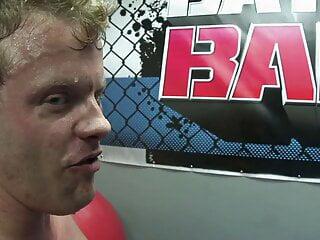 Schöne Brünette Kelly in der hündchenstellung gefickt