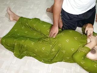 Tante mit Brille fickt in der kuche fremd