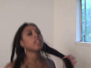 Schwarz auf weiß geleckt - weiße Nutte von schwarzem Schwanz geleckt