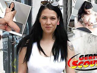 Deutsches Teen Sarah in den Arsch gefickt