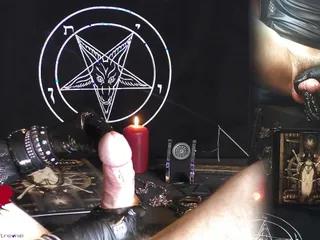 Wichse spritzt mit der Latex Hure voll