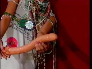 Schöne amerikanische Schönheit macht es sich selbst