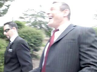 Junge Brünette Nutte von Sportler gefickt und ins Gesicht gespritzt