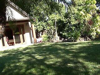 Brünette Lesben haben sinnlichen Sex unter der Dusche